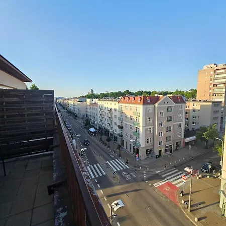 Swietojanska 104 *